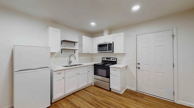 Building Photo - 1718 Fairmount Blvd Unit 3