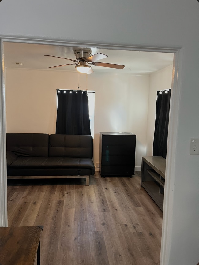 Living room - 2444 Commercial St Unit 2446