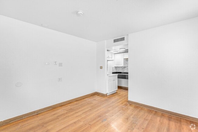 Building Photo - 750 Raintree Dr Unit 1 Rental