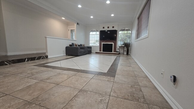 Building Photo - 2744 E Bennett Ave