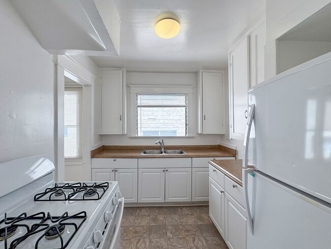 Photo - 338-340 1/2 S. Catalina St.-338 1/2 Unit 338 1/2