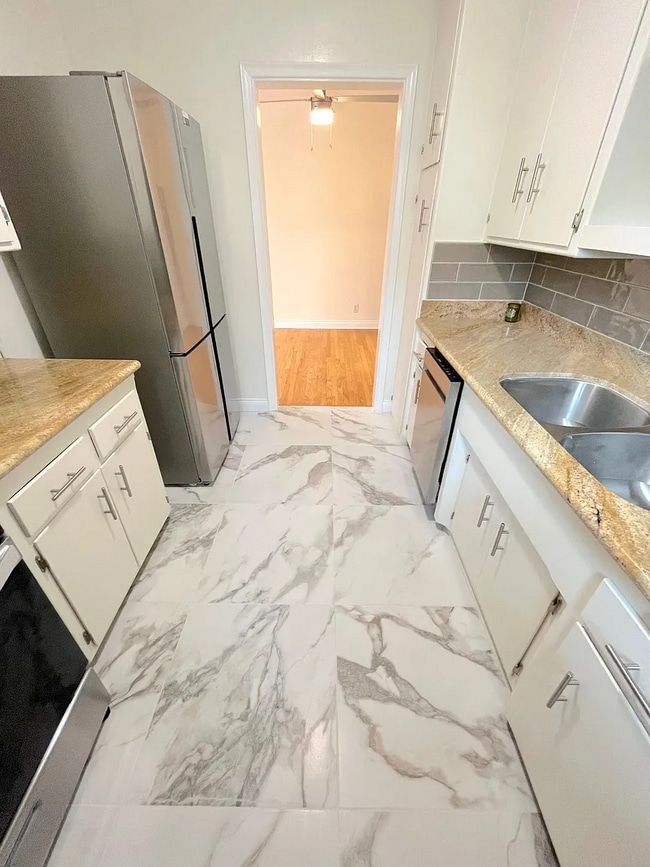 Building Photo - Unit 5 Unit 5