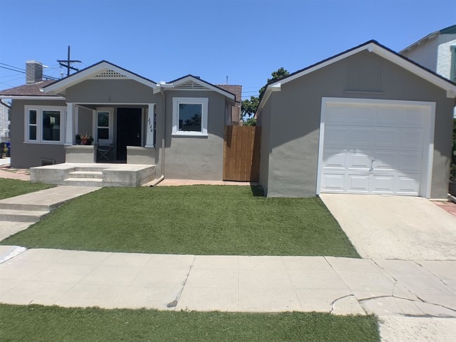 Photo - 2728 Collier Ave