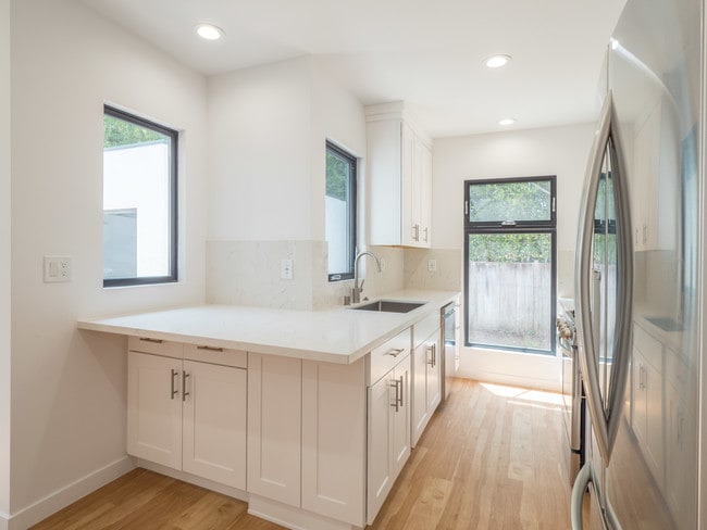 kitchen/view to back yard - 10618 Ayres Ave Unit Duplx