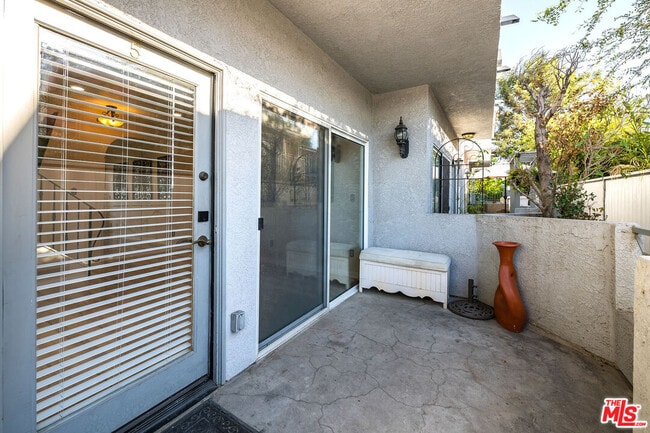 Photo - 15153 Burbank Blvd