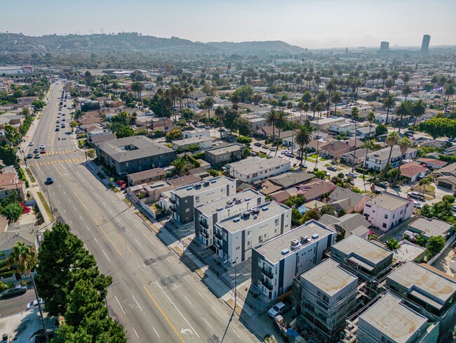 Photo - 2733 S La Brea Ave Unit 2733