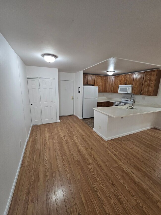Photo - Spacious 1BR Mission Valley Condo - A/C - Private Balcony - 2 Parking Spaces Unit 106