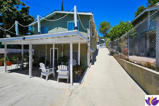 Photo - 1716 Grafton St