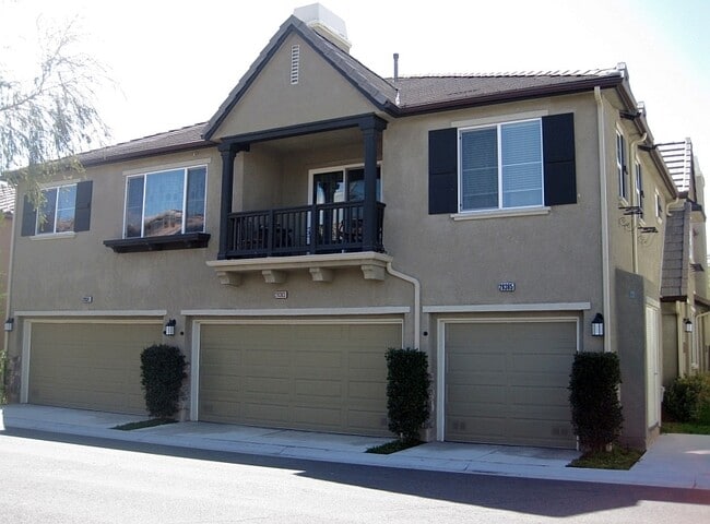 COMING SOON! 3-Bedroom Townhome with Priva... - COMING SOON! 3-Bedroom Townhome with Priva...