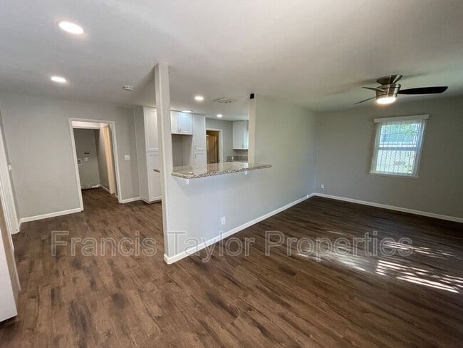 Photo - 218 W 8th Ave