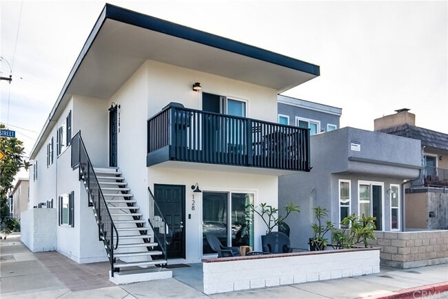 Top floor with two balcony and gas bbq - 128 34th St Unit 128 34th Street Upstairs