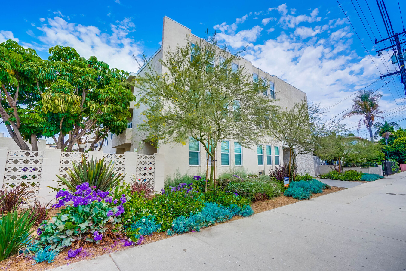 537 W. Hyde Park Blvd - 537 W. Hyde Park Blvd Apartments