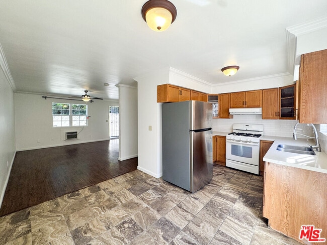 Photo - 750 Hyperion Ave Unit 2