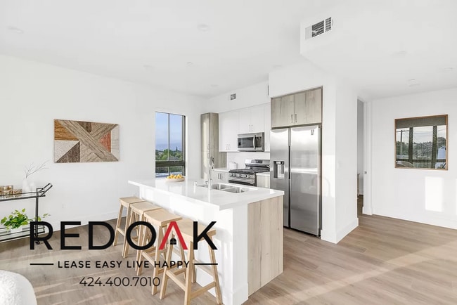 Building Photo - 12444 Chandler Blvd Rental