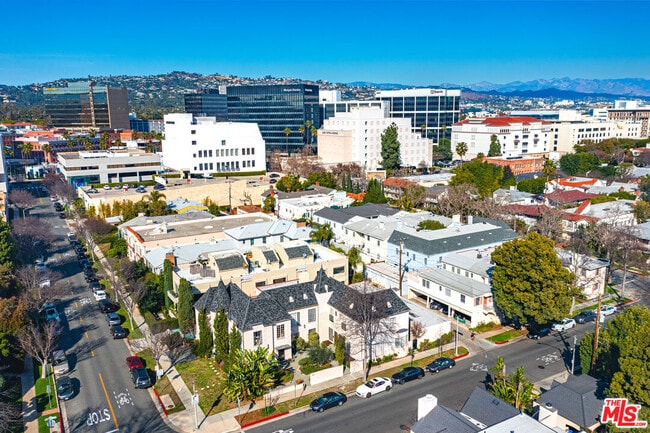 Photo - 152 S Roxbury Dr