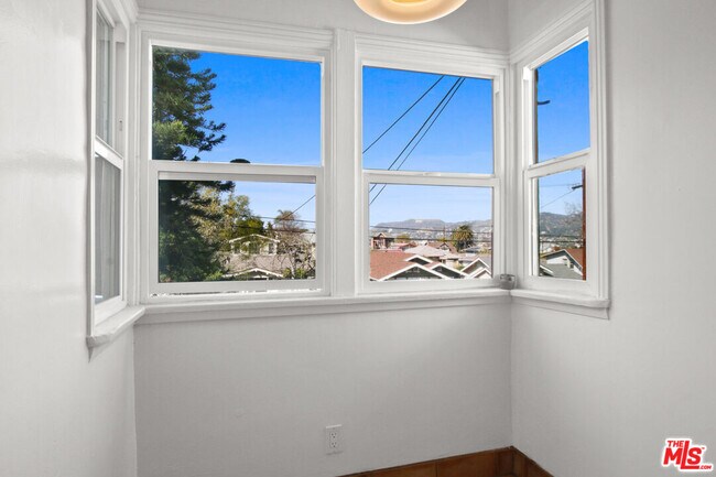 Photo - 1394 Edgecliffe Dr