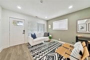 Photo - 1026 W 3rd St House
