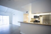 2BR, 2BA-940 SF - Tarzana Terraces
