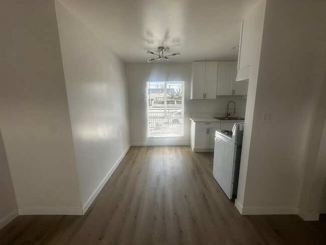 Photo - 13001 Vanowen St