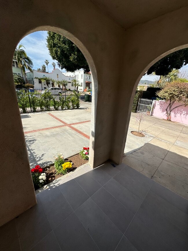 Photo - 1536 N Commonwealth Ave Unit 1538