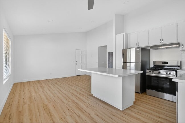 Photo - 1066 Coronado Ave Unit 302