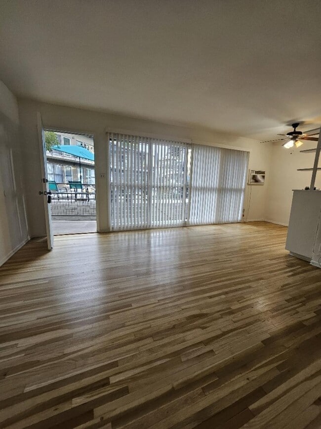 Photo - Holiday Manor