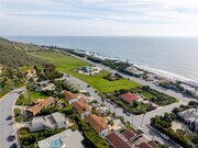 Photo - 11813 Ellice St