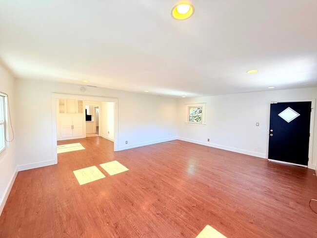 Photo - 4447 Lockwood Ave