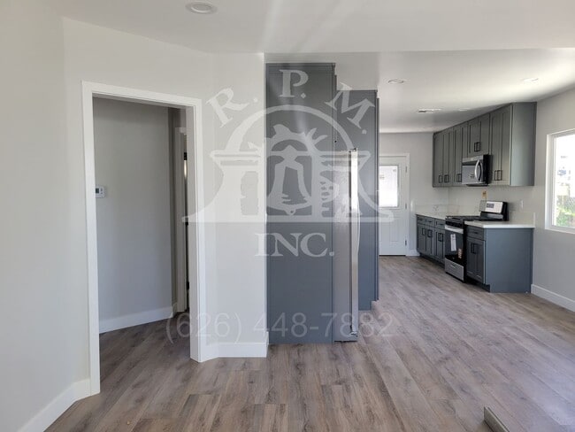 Photo - 13872-13874 Saranac Dr Unit 13872