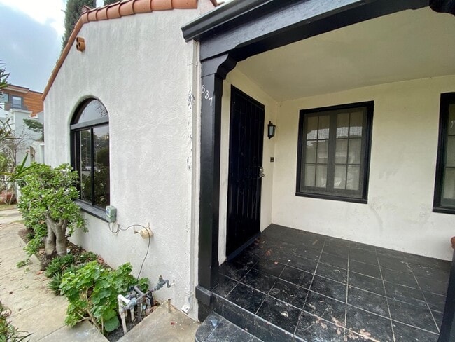 Photo - 837 N Martel Ave