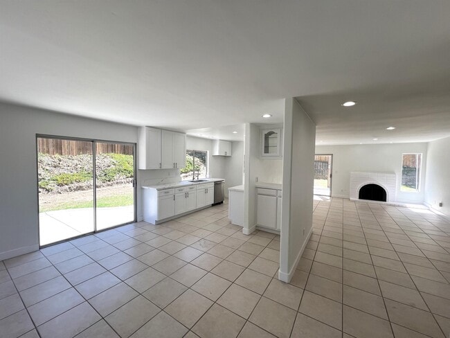 Photo - 1389 Oriole Pl