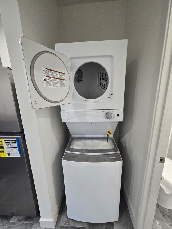 Photo - 18557 W Victory Blvd