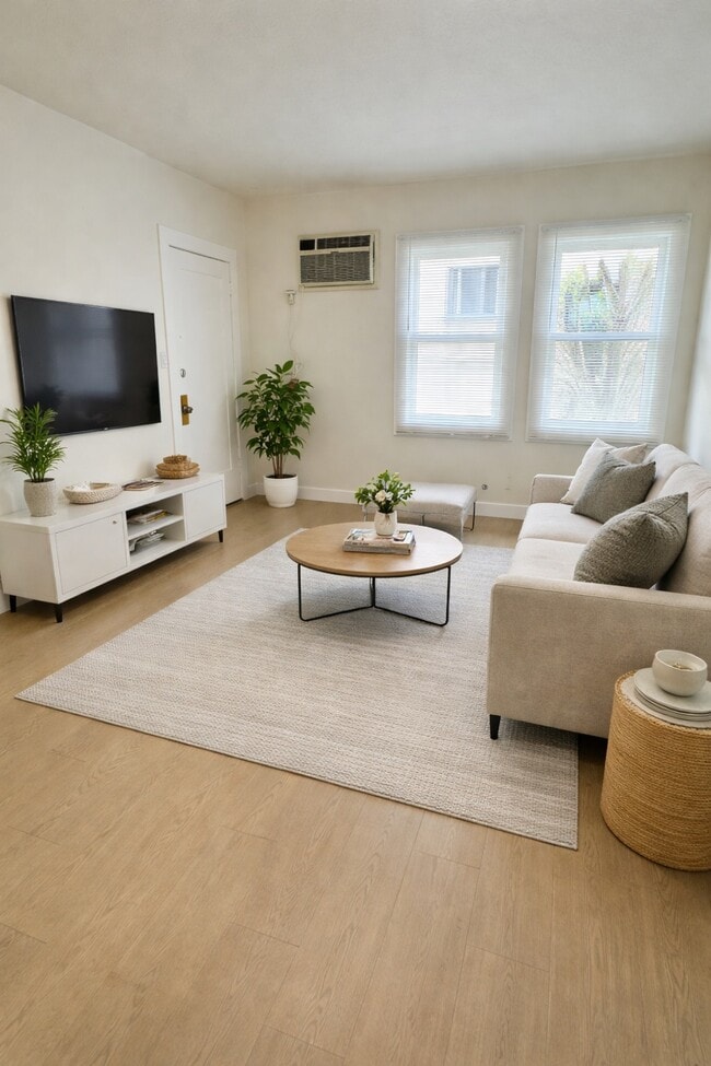 Photo - 600 E Garfield Ave Unit 19