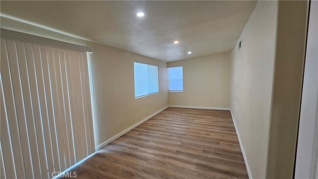 Photo - 1064 W 31st St