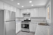 2BR, 1BA - 816SF - Kitchen - PepperTree Place