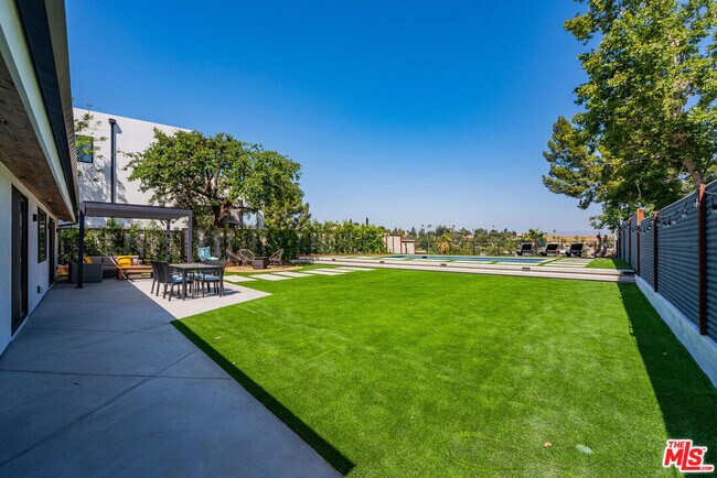 Photo - 5835 McDonie Ave