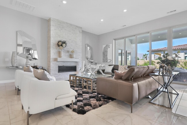 Photo - 81695-695 Thunder Gulch Way