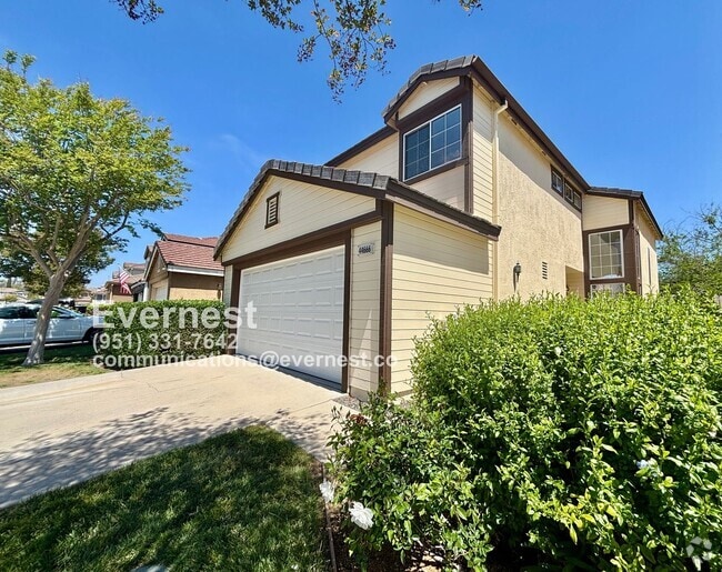 Building Photo - 3-Bedroom, 2.5-Bathroom Home with Modern A...