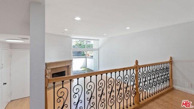 Photo - 1666 Palisades Dr