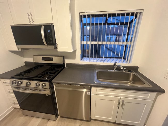 Photo - 555 Oak St Unit 301