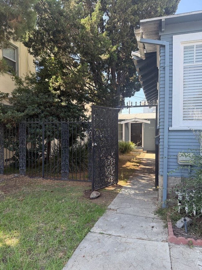 Building Photo - 3727 Park Blvd. &amp; 3718-20 Indiana St. Unit 3718