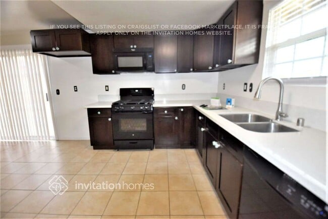 Photo - 835 E Claude St