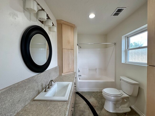 Photo - Upstairs 1 Bedroom with tons of Sunshine and Large Balcony!