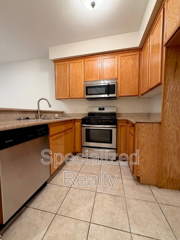 Photo - 5716 Whitsett Ave