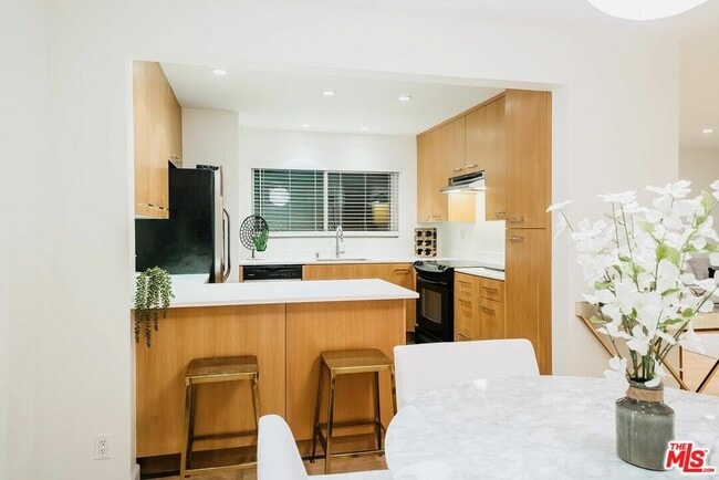 Photo - 645 Westmount Dr