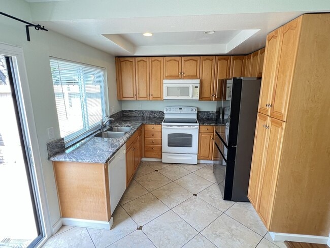 Photo - Fantastic 3 Bed 1.5 Bath End Unit Townhome in Orange!