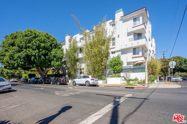 Building Photo - 350 S Norton Ave Unit C