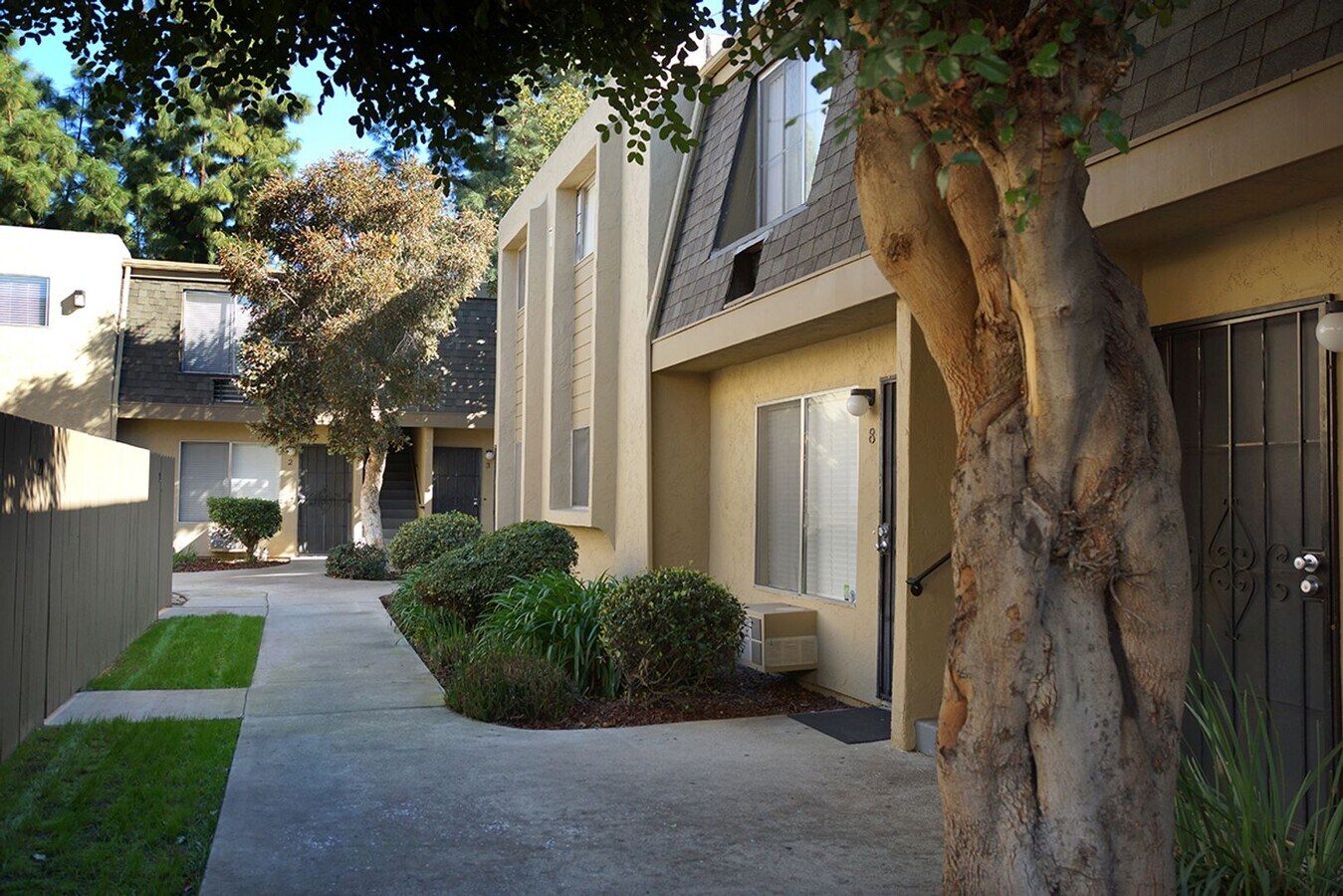 Photo - EL CAJON. Spacious 2 bedroom, 1.5 bath tow... Apartment Unit 15