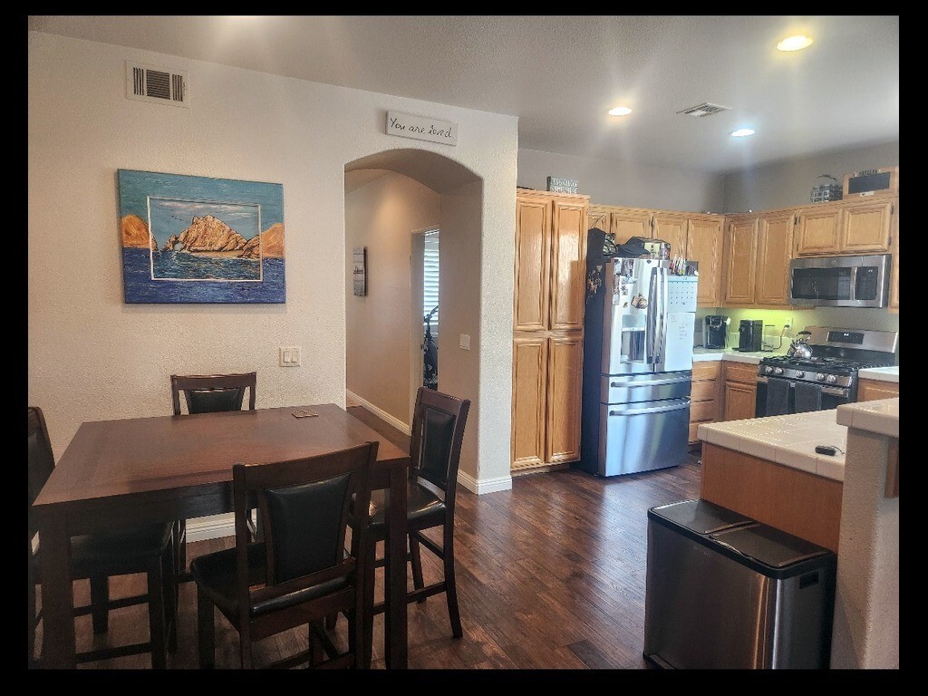Photo - 121 E C St