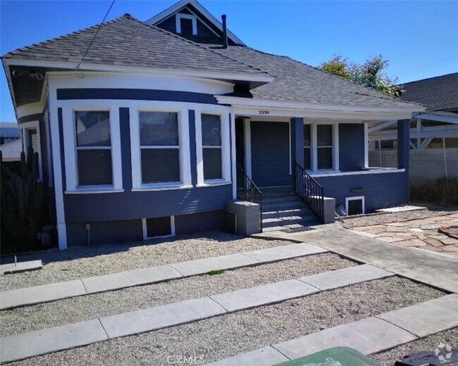 Building Photo - 1356 W 30th St Unit 1356 Rental